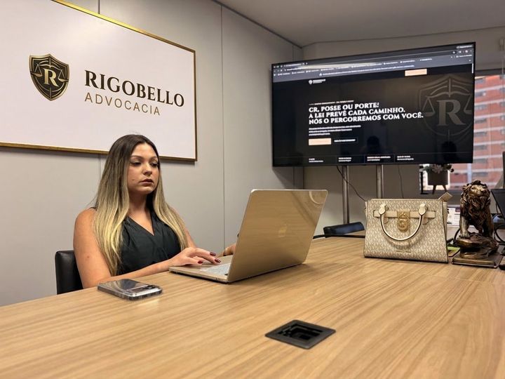 Atendimento na sala de reuniões do escritório